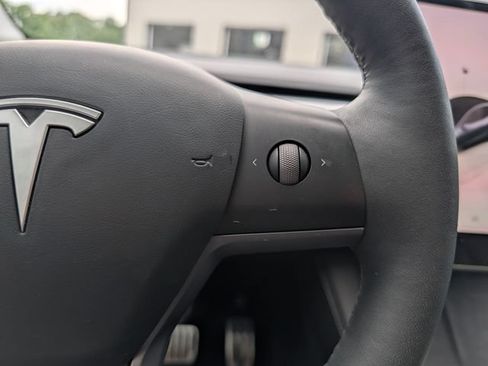 Used 2024 Tesla Model Y Long Range AWD/4WD image 21