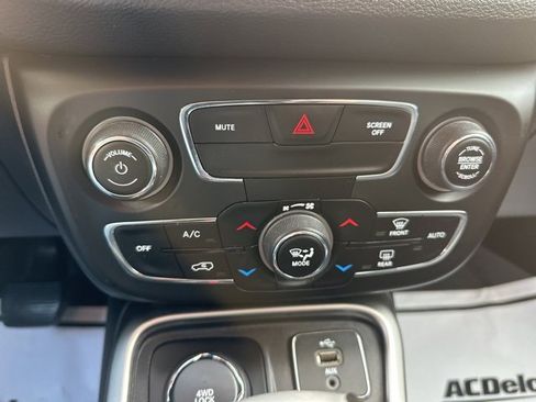 Used 2018 Jeep Compass Latitude w/ Popular Equipment Group image 32