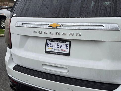 Used 2022 Chevrolet Suburban High Country image 16