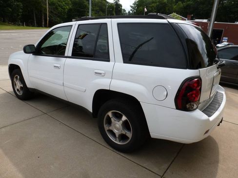 Used 2009 Chevrolet TrailBlazer LT w/ Skid Plate Package AWD/4WD image 3