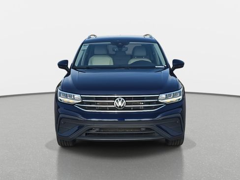 Used 2022 Volkswagen Tiguan SE image 2