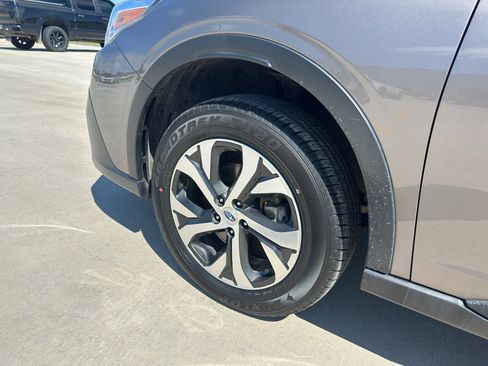 Used 2022 Subaru Outback Limited AWD/4WD image 9