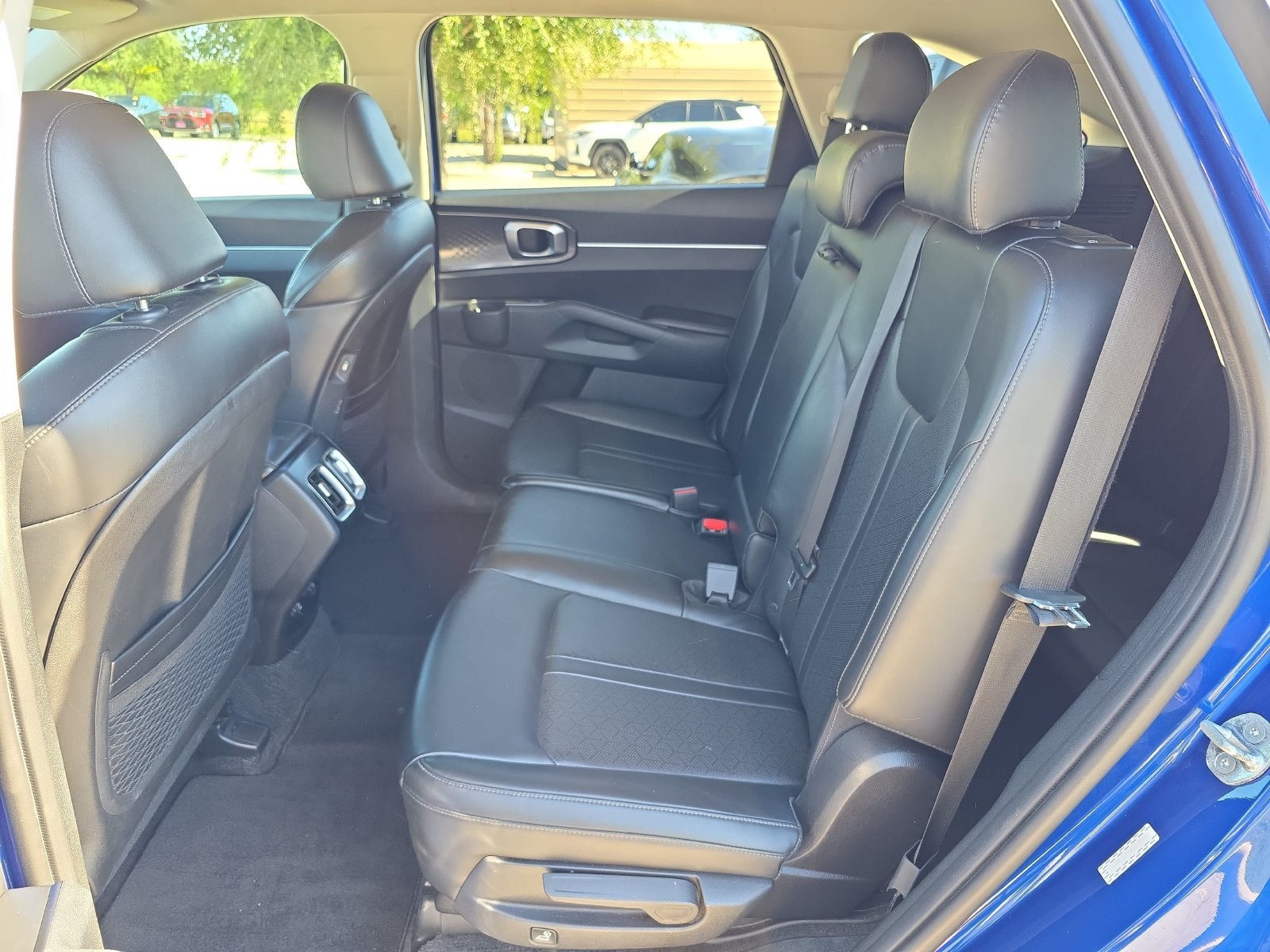 Used 2023 Kia Sorento S FWD image 11