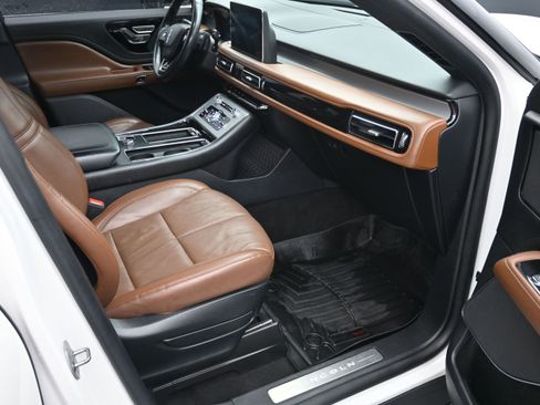Used 2020 Lincoln Aviator Reserve w/ Elements Package Plus AWD/4WD image 11