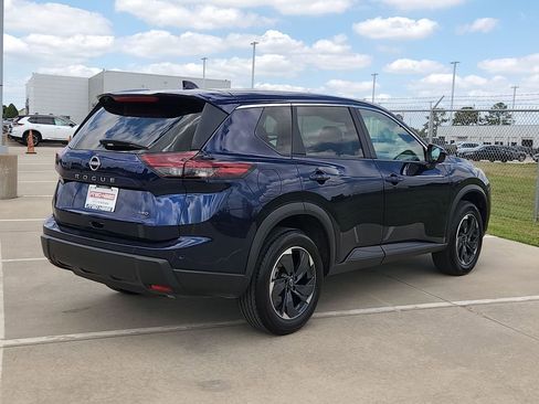 Used 2025 Nissan Rogue SV image 5