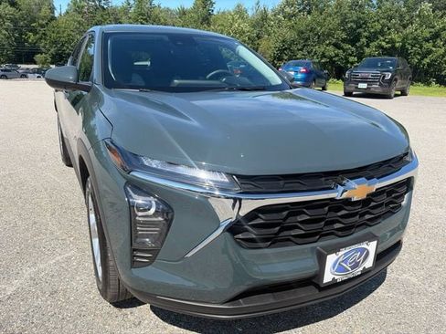 Used 2025 Chevrolet Trax LS w/ LS Convenience Package FWD image 10