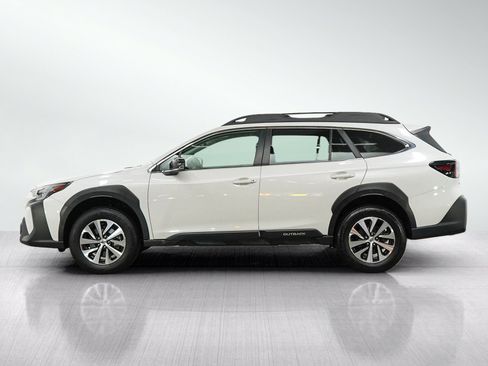Used 2025 Subaru Outback Premium AWD/4WD image 2