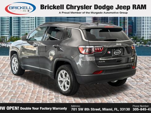 Used 2024 Jeep Compass Latitude AWD/4WD image 5