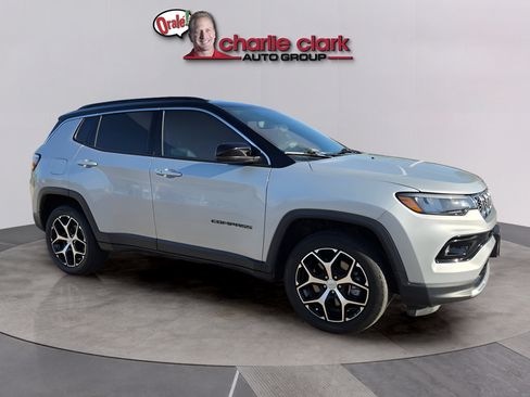 Used 2024 Jeep Compass Limited AWD/4WD image 8