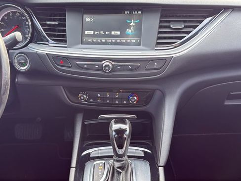 Used 2018 Buick Regal Preferred image 16