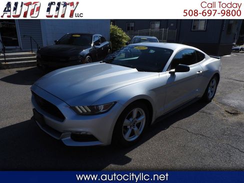 Used 2017 Ford Mustang Coupe RWD image 1