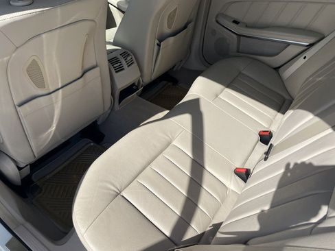 Used 2014 Mercedes-Benz E 550 4MATIC Sedan image 11