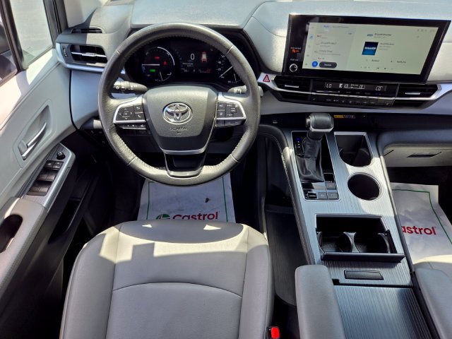 Used 2025 Toyota Sienna XLE FWD image 15
