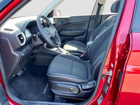 Used 2024 Hyundai Venue Limited image 22