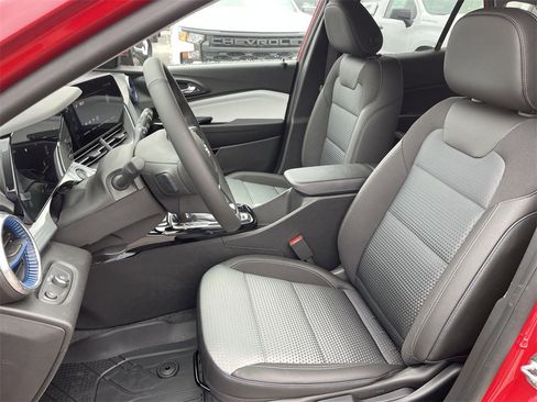 New 2026 Chevrolet Trax LT w/ Driver Confidence Package image 11