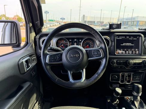 Used 2018 Jeep Wrangler Unlimited Sahara w/ Dual Top Group AWD/4WD image 5