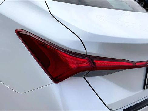 Used 2020 Toyota Avalon Limited image 28