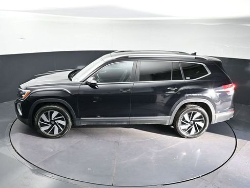 Used 2025 Volkswagen Atlas SEL AWD/4WD image 30