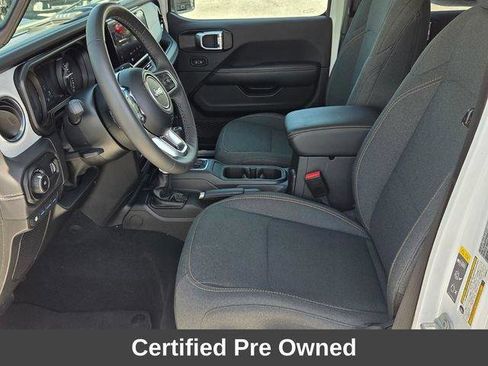 Used 2025 Jeep Wrangler Unlimited Sahara AWD/4WD image 11