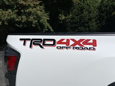 Used 2022 Toyota Tacoma TRD Off-Road AWD/4WD image 50
