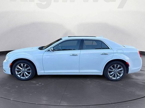 Used 2019 Chrysler 300 Limited w/ Safetytec Plus Group image 2