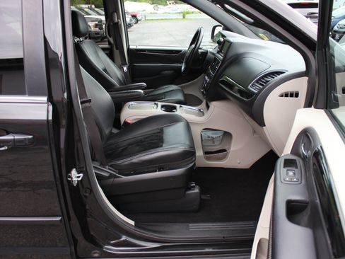 Used 2017 Dodge Grand Caravan SXT FWD image 35