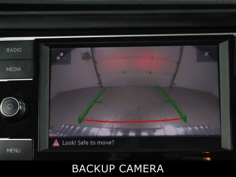 Used 2024 Volkswagen Jetta SE w/ Panoramic Sunroof Package image 18