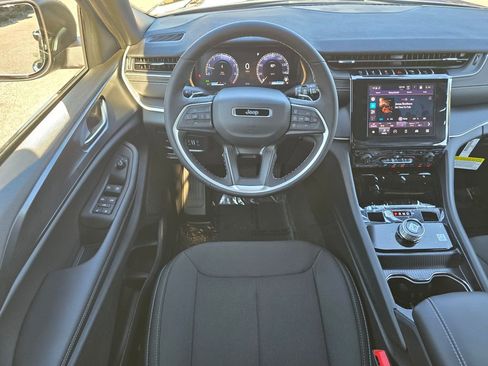 New 2025 Jeep Grand Cherokee Laredo X w/ Luxury Tech Group I image 28