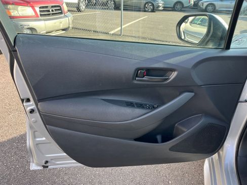 Used 2025 Toyota Corolla LE image 18