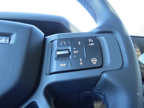 Used 2025 Land Rover Defender 110 X-Dynamic SE image 21