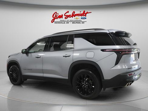 Used 2024 Chevrolet Traverse LT w/ Midnight/Sport Edition AWD/4WD image 4