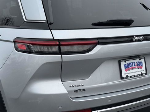 Used 2023 Jeep Grand Cherokee Limited image 8