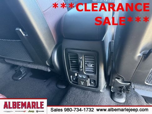 Used 2024 Dodge Durango GT image 38