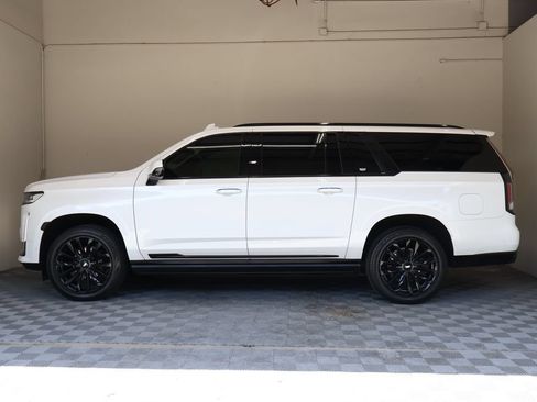 Used 2022 Cadillac Escalade ESV Premium Luxury w/ Performance Package AWD/4WD image 7