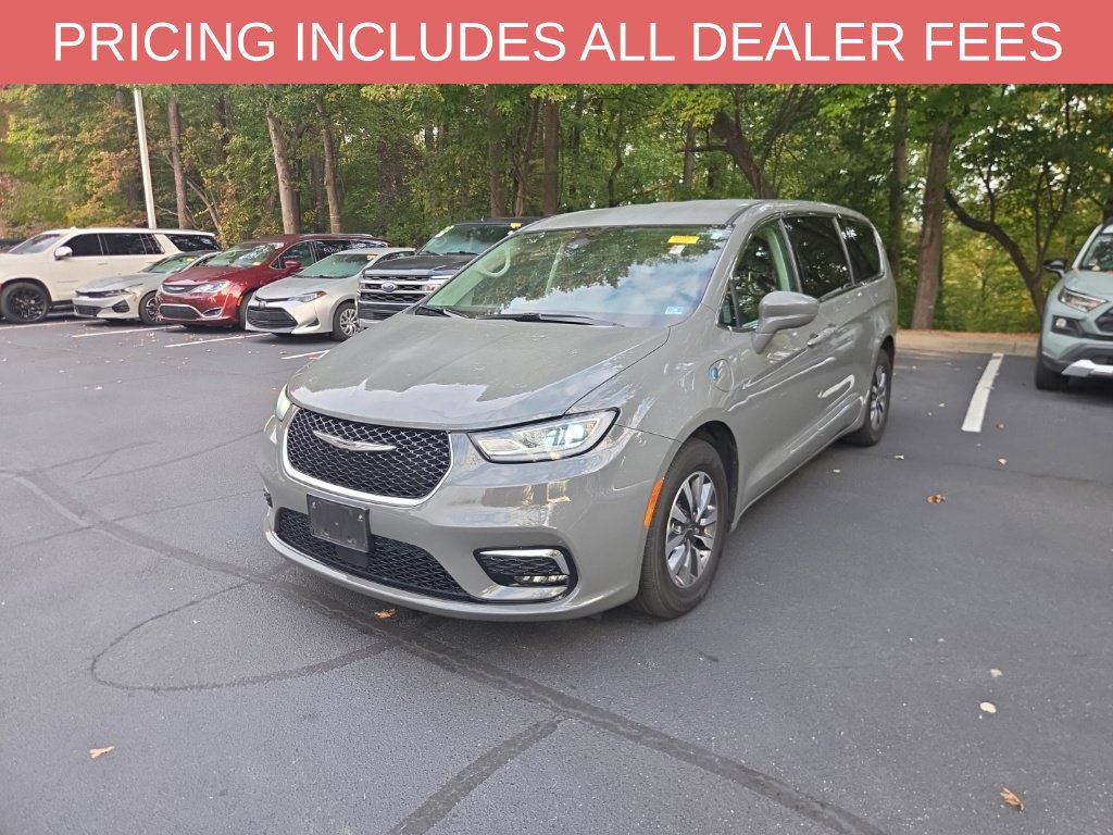 Used 2022 Chrysler Pacifica Touring-L FWD image 3