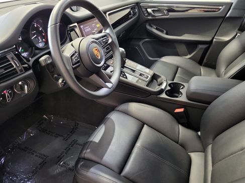 Certified 2026 Porsche Macan AWD/4WD image 5