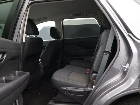 Used 2024 Nissan Pathfinder SV FWD image 15