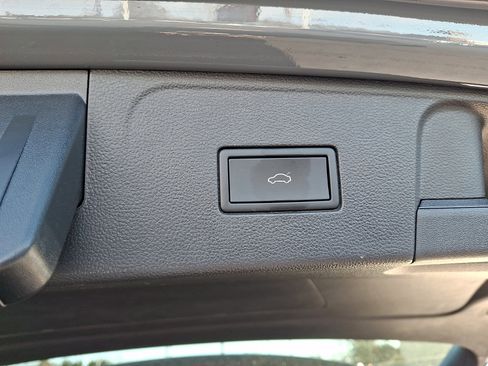 Certified 2025 Volkswagen Atlas Peak Edition SE image 30