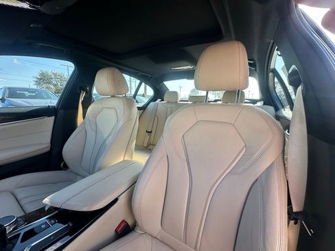 Used 2020 BMW 540i w/ Premium Package image 10
