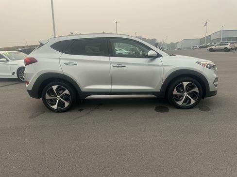 Used 2017 Hyundai Tucson Limited AWD/4WD image 2