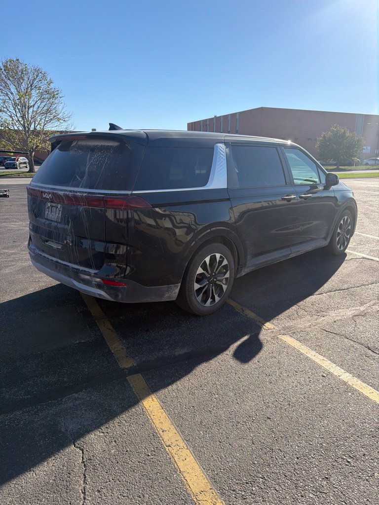 Used 2024 Kia Carnival EX FWD image 5