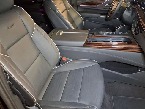 Certified 2024 Cadillac Escalade Premium Luxury w/ Performance Package image 23