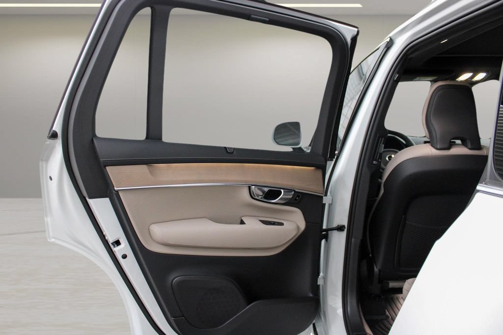 New 2026 Volvo XC90 B5 Ultra w/ Protection Package Premier AWD/4WD image 65