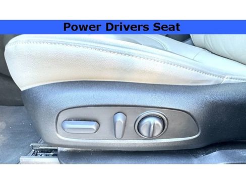 Used 2023 Chevrolet Traverse LT image 20