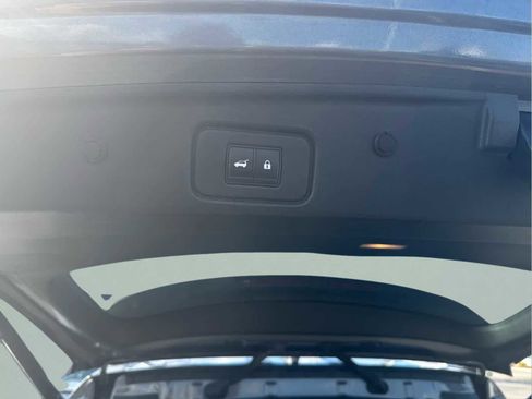 Used 2022 Nissan Pathfinder SL image 19