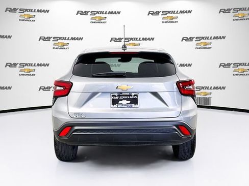 Used 2026 Chevrolet Trax LS FWD image 6
