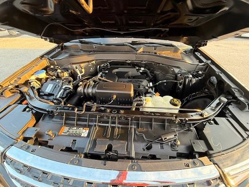 Used 2020 Ford Explorer XLT w/ Equipment Group 202A image 5