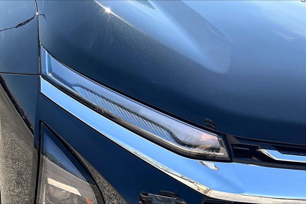 Used 2025 Chevrolet Equinox LT AWD/4WD image 33