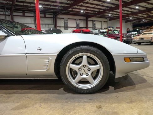 Used 1996 Chevrolet Corvette Convertible RWD image 11