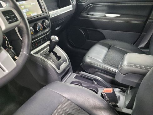 Used 2017 Jeep Compass Latitude AWD/4WD image 26